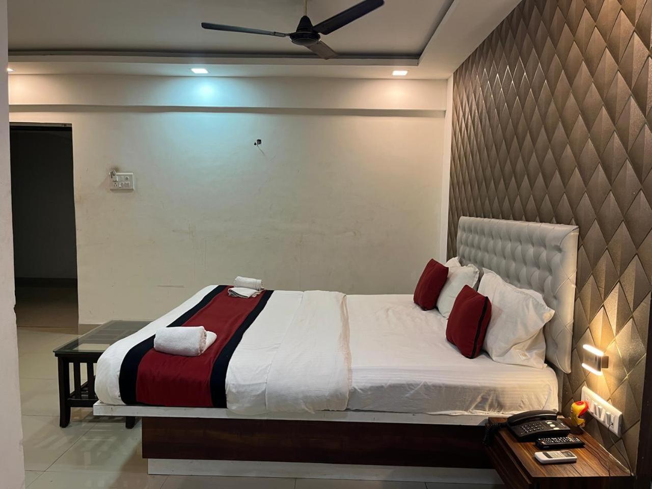 Dive Arsh Executive Inn מראה חיצוני תמונה