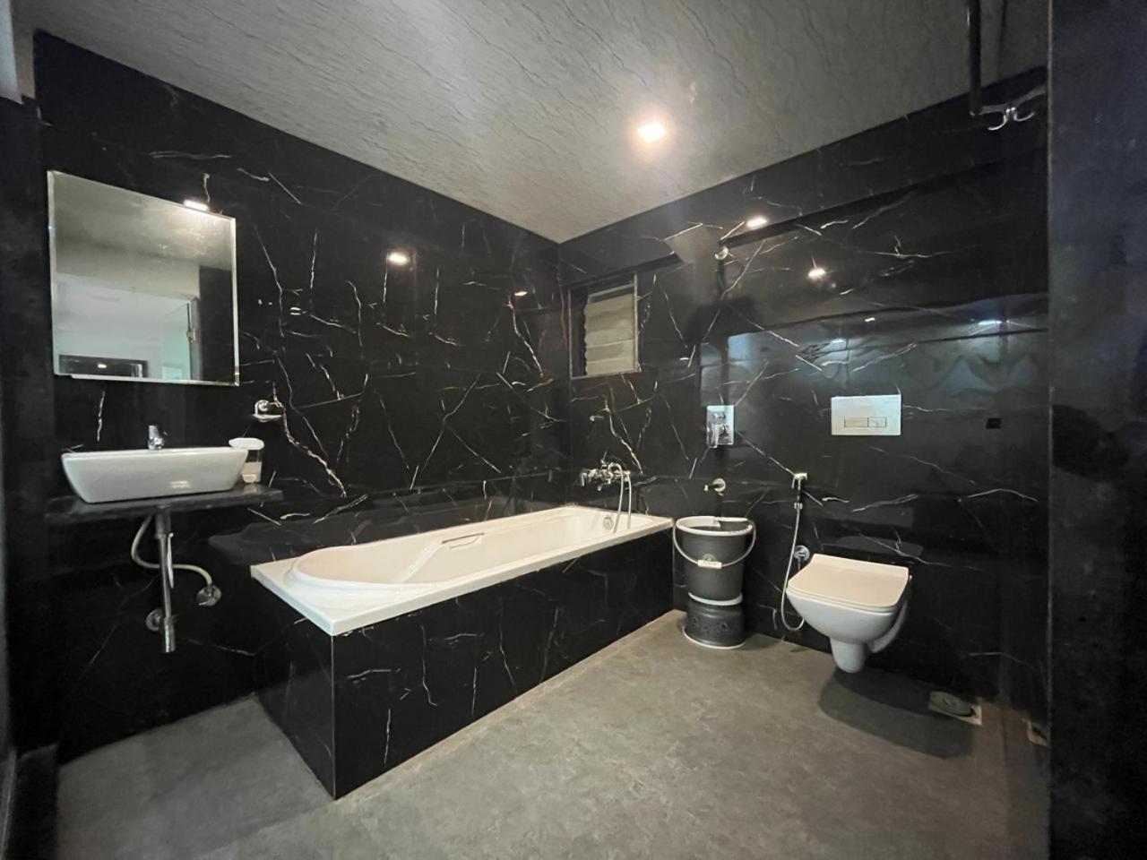 Dive Arsh Executive Inn מראה חיצוני תמונה
