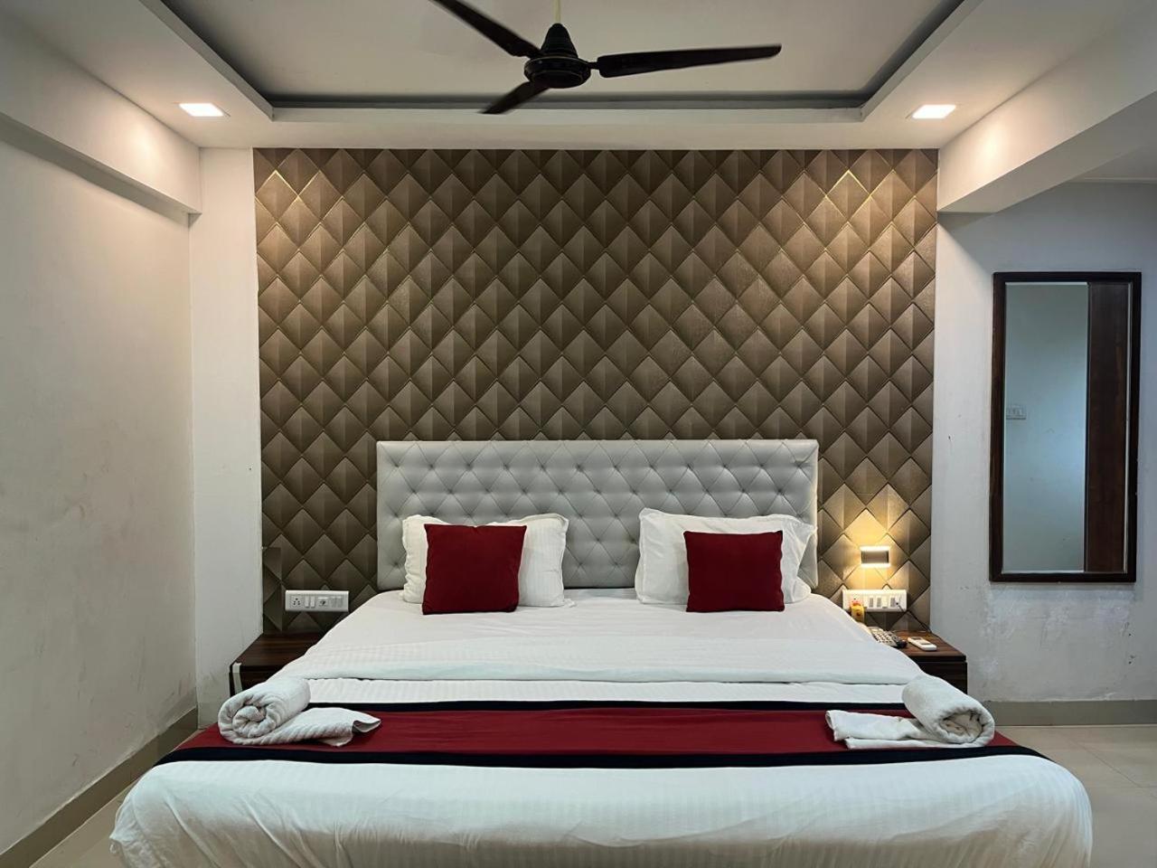 Dive Arsh Executive Inn מראה חיצוני תמונה